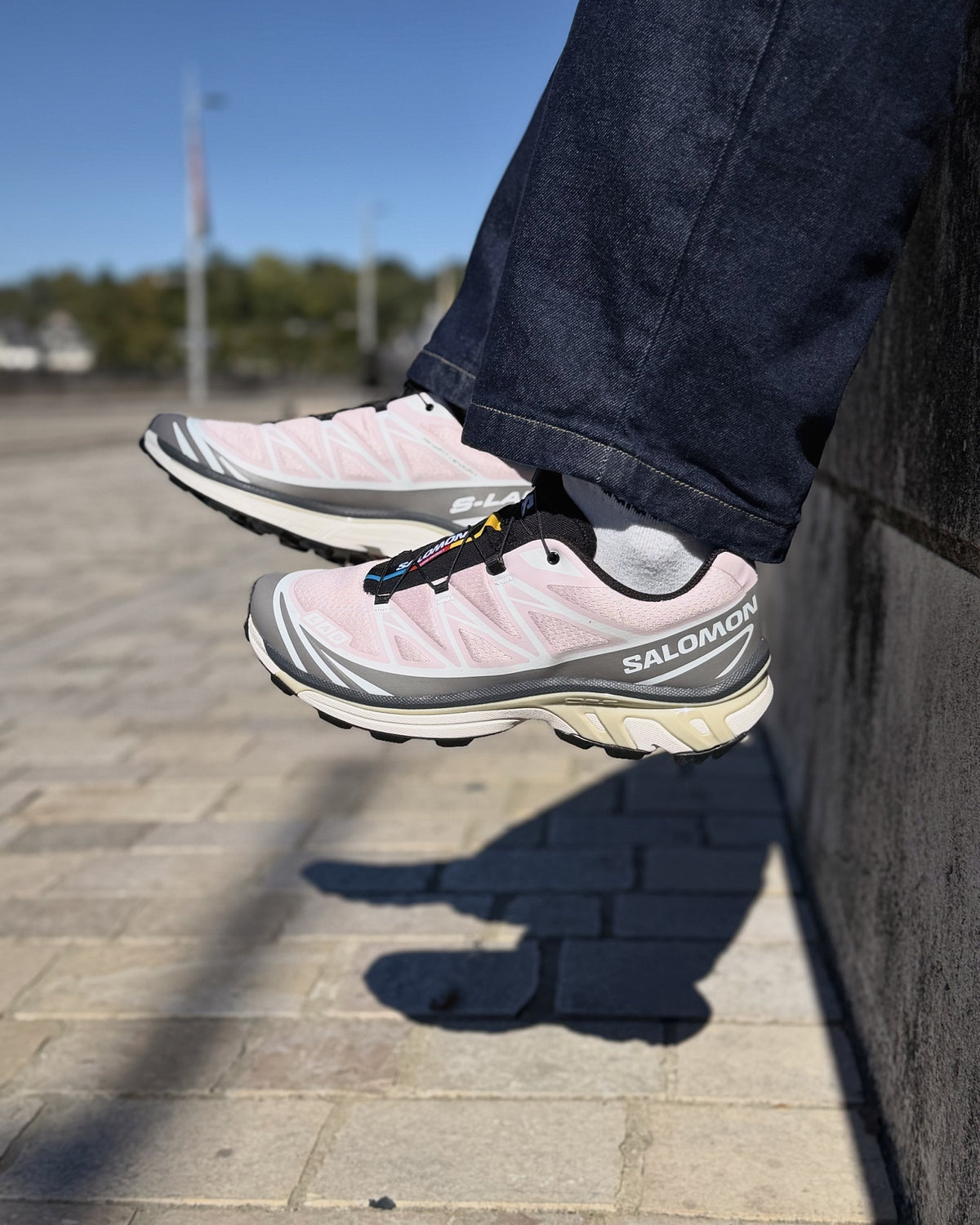 Salomon XT-6 Cloudburst Icy Pink portée, vue de profil avec le marquage S/LAB