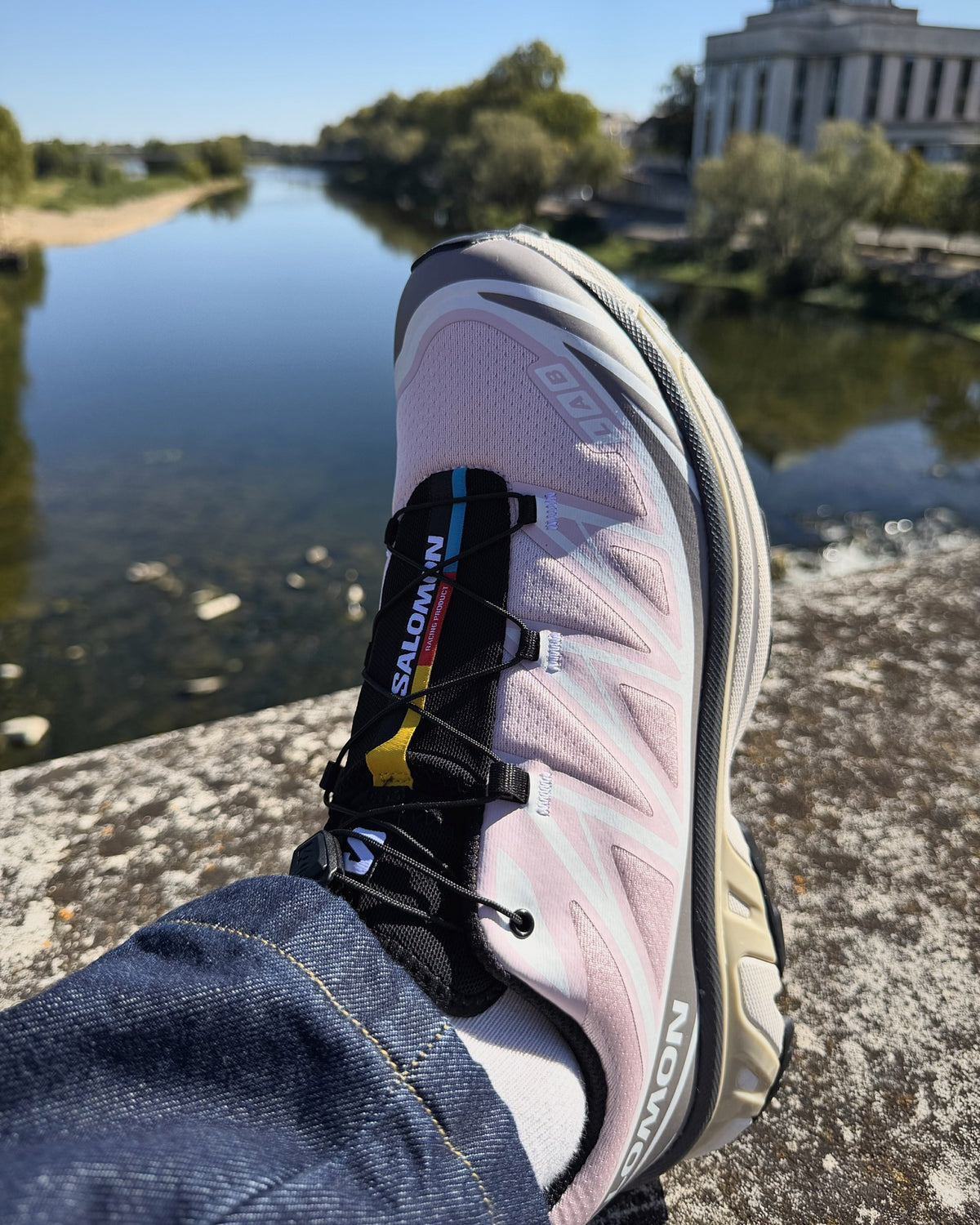 Détail du laçage rapide Quicklace de la Salomon XT-6 Cloudburst Icy Pink