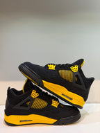Jordan 4 Retro Thunder (2023) — T. 42 (Seconde main) — photo 2