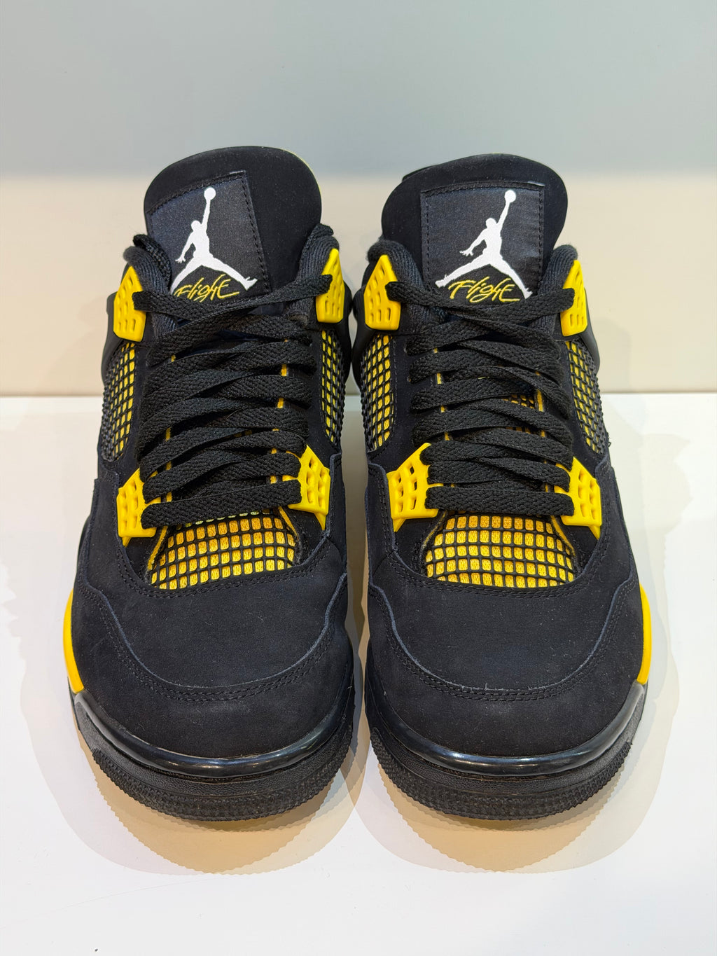 Jordan 4 Retro Thunder (2023) — T. 42 (Seconde main) — photo 3
