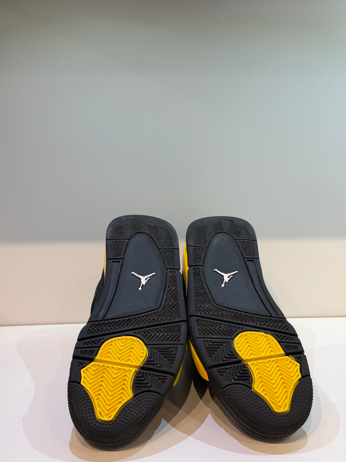 Jordan 4 Retro Thunder (2023) — T. 42 (Seconde main) — photo 5