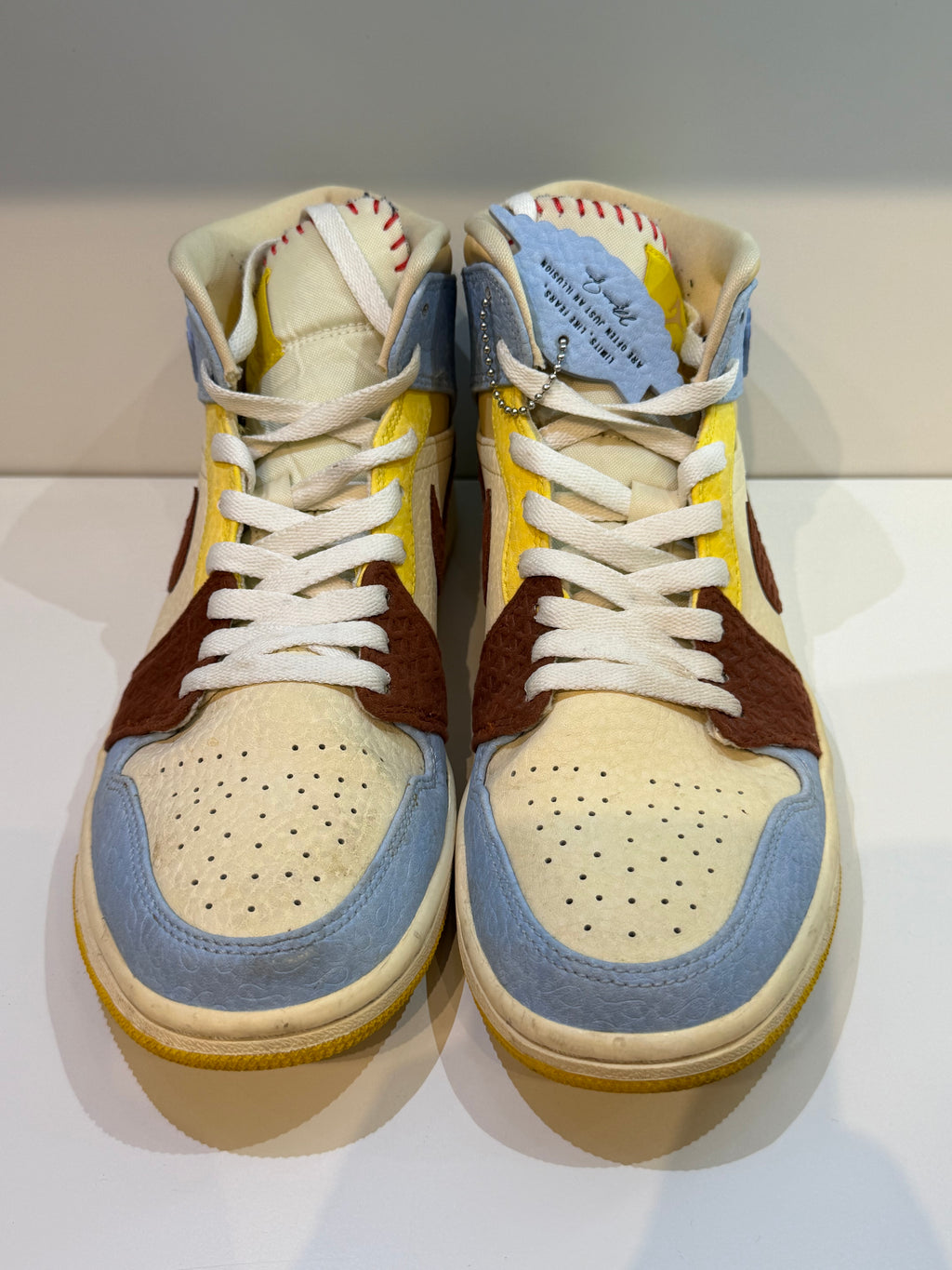 Jordan 1 Mid SE Fearless Maison Chateau Rouge (Seconde main) — photo 3