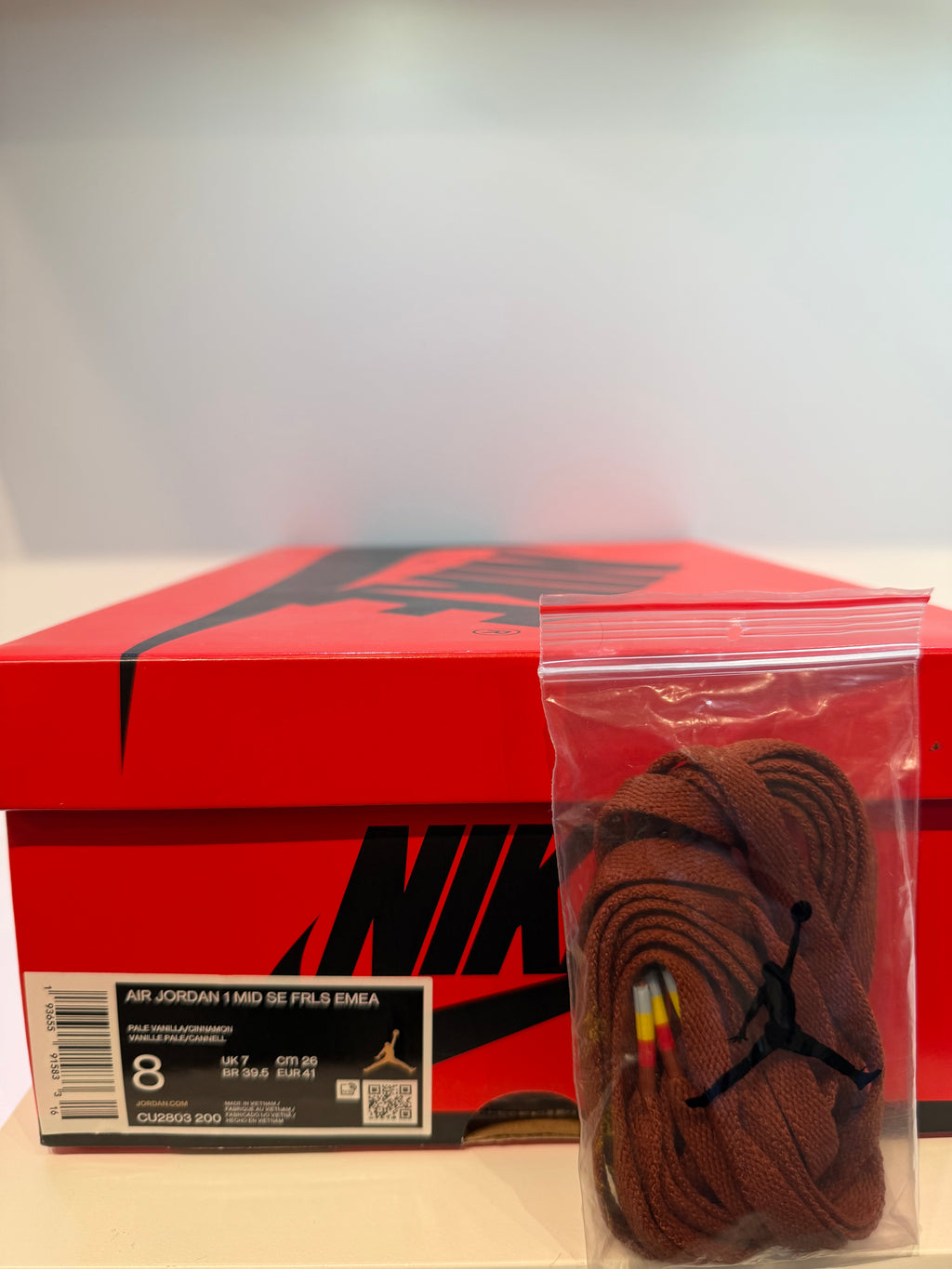 Jordan 1 Mid SE Fearless Maison Chateau Rouge (Seconde main) — photo 6