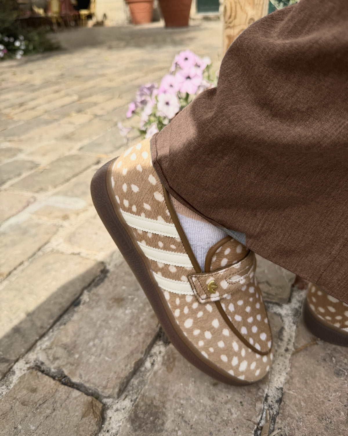 adidas Handball Spezial Loafer Bambi portée, vue de trois-quarts