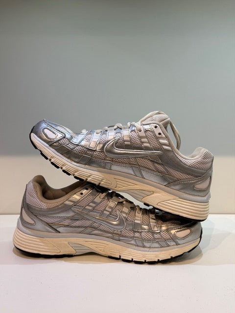 Nike P-6000 White Blue Tint Sail Metallic Silver (Femme) — T. 41 (Seconde main) — photo 2