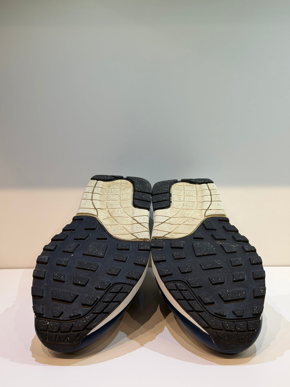 Nike Air Max 1 Essential Summit White Armory Navy — T. 43 (Seconde main) — photo 5